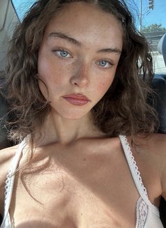 Jesica - puta in Berlin Photo 1 of 2