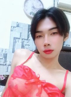 Jesse - Transsexual escort in Muscat Photo 7 of 8