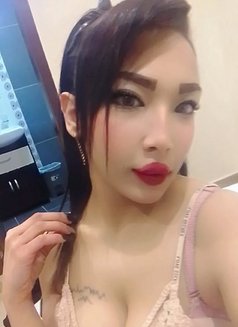 Jesse - escort in Beirut Photo 3 of 5