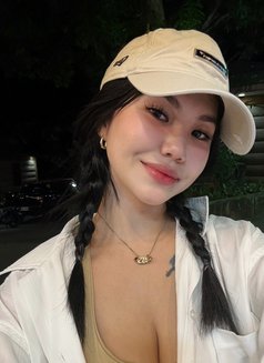 Jessel - escort in Manila Photo 5 of 12