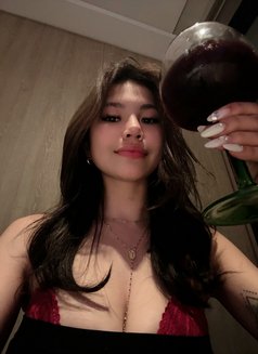 Jessel - escort in Manila Photo 8 of 12