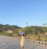 Riya - puta in Noida