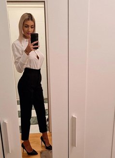 Jessica - escort in Vienna Photo 3 of 4