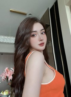 Jessica - escort in Abu Dhabi Photo 2 of 3