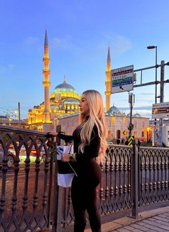 Jessika - puta in İstanbul Photo 6 of 11