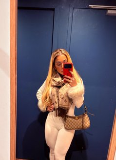 Jessika - puta in İstanbul Photo 7 of 11