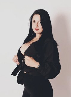 Jessy | Brazilian Massage - masseuse in London Photo 2 of 3