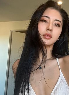 Jessy - puta in Guangzhou Photo 2 of 4