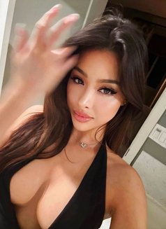 Jessy - escort in Singapore Photo 1 of 6