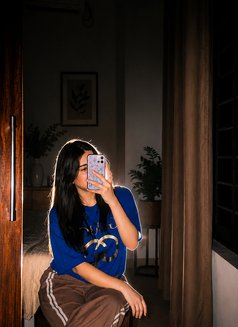 Jessy - puta in Hyderabad Photo 3 of 3
