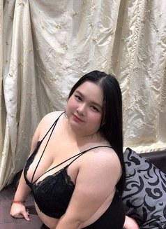 Jessy - masseuse in Al Manama Photo 3 of 5