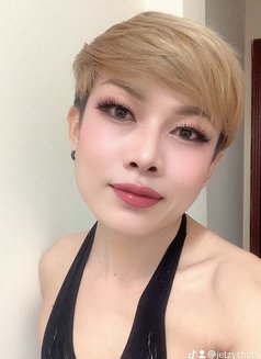 Jetzy - masseuse in Muscat Photo 2 of 3