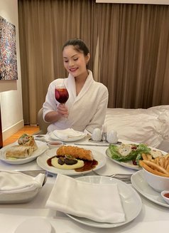 Jewel - escort in Manila Photo 8 of 8