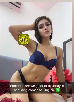 Jexxy - Transsexual escort in Al Ain Photo 20 of 24