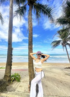 Jexxy - Transsexual escort in Manila Photo 1 of 7