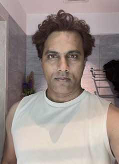 Jey - Male escort in Singapore Photo 1 of 2