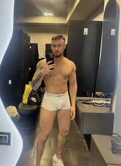 Jeyhun - Male escort in Riyadh Photo 5 of 12