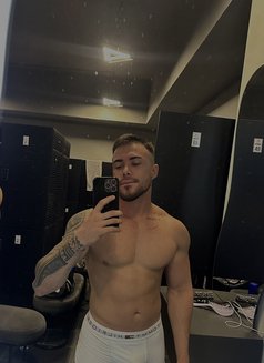 Jeyhun - Male escort in Riyadh Photo 6 of 12