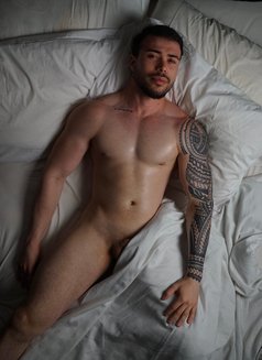 Jeyhun - Male escort in Riyadh Photo 7 of 12