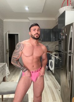Jeyhun - Male escort in Riyadh Photo 8 of 12