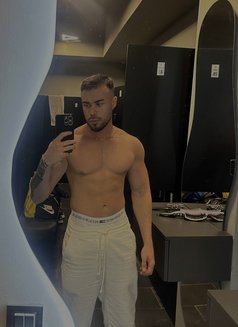 Jeyhun - Male escort in Riyadh Photo 9 of 12