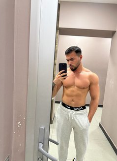 Jeyhun - Male escort in Riyadh Photo 10 of 12