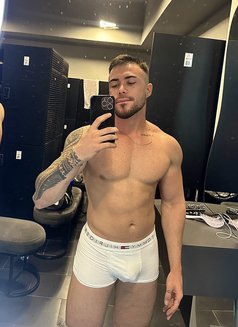 Jeyhun - Male escort in Riyadh Photo 1 of 19