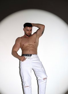 Jeyhun - Male escort in Riyadh Photo 16 of 19