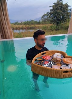 Jforyourdesires - Male escort in Mumbai Photo 8 of 9