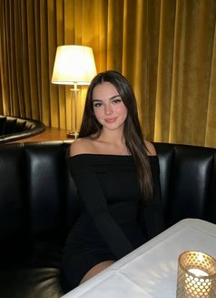 Jhansi - escort in Mumbai Photo 1 of 1