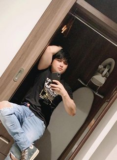 Jhay - Male escort in Abu Dhabi Photo 3 of 3