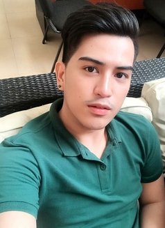 Handsomejhay just landed - Male escort in Singapore Photo 4 of 10
