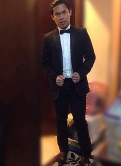 Jhayr - Male escort in Manila Photo 3 of 4