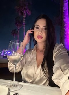Jhenifer Gomes - escort in Dubai Photo 2 of 10