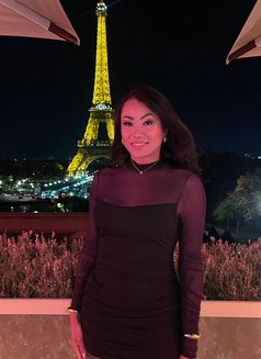 Jhennifer TS - Transsexual escort in Paris Photo 13 of 13