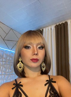 Jheshlie - Transsexual escort in Makati City Photo 3 of 15