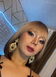 Jheshlie - Transsexual escort in Makati City Photo 4 of 15