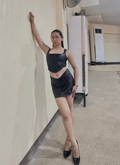 Jheshlie - Transsexual escort in Makati City Photo 10 of 15