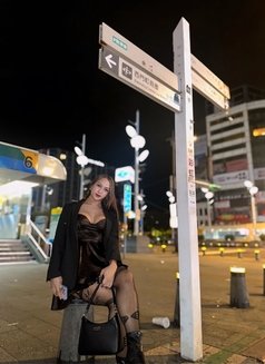 Jhoan huge cock just arrived - Transsexual escort in Macao Photo 9 of 13