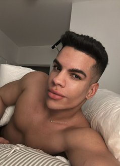 Jhon Young - Male escort in Dubai Photo 3 of 14