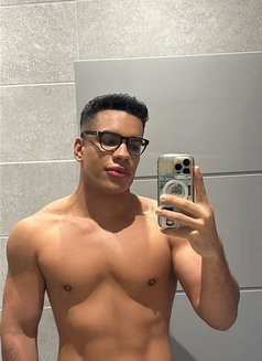 Jhon Young - Male escort in Dubai Photo 4 of 14