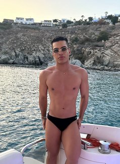 Jhon Young - Male escort in Dubai Photo 11 of 14