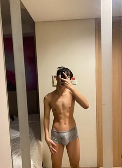 Jhonatan - Male escort in Bali Photo 2 of 4