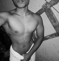 Jhonathan - Male escort in Colombo