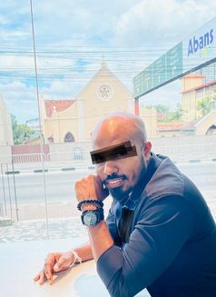 Jhonny Boy - Male escort in Colombo Photo 3 of 3