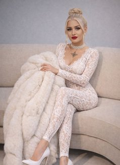 Ji Ji - escort in Hong Kong Photo 8 of 13