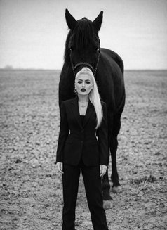 Ji Ji - escort in Hong Kong Photo 9 of 13