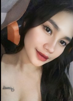 Jiashi - masseuse in Makati City Photo 3 of 5