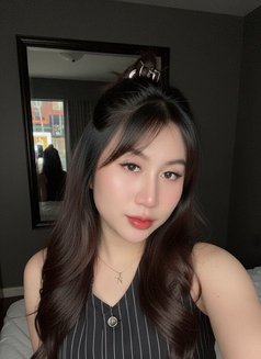 Jibyu - puta in Al Manama Photo 1 of 3