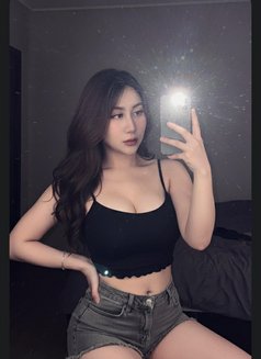 Jibyu - puta in Al Manama Photo 2 of 3